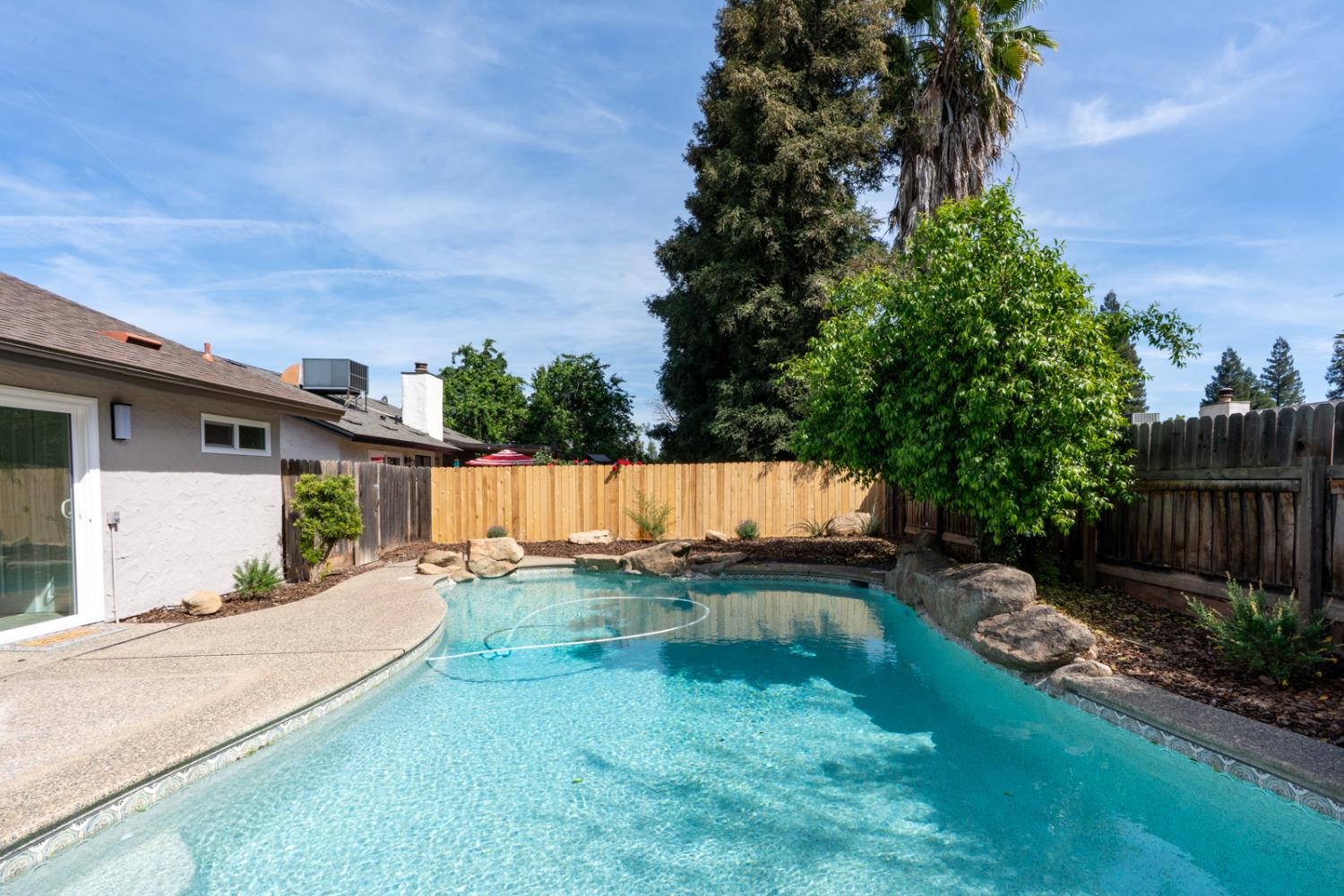 825 E Decatur Ave, Fresno, CA 93720