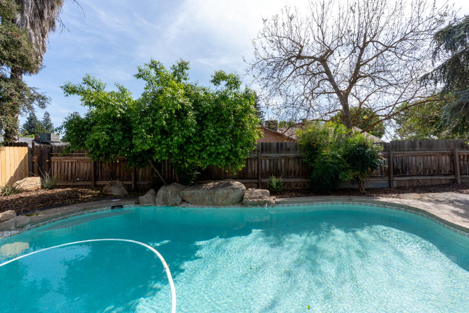 825 E Decatur Ave, Fresno, CA 93720