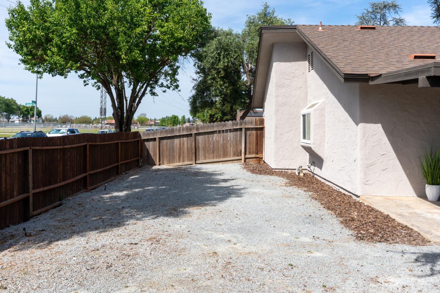 825 E Decatur Ave, Fresno, CA 93720