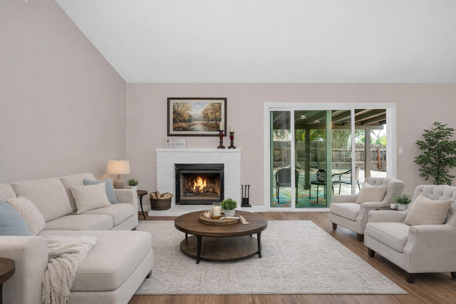 825 E Decatur Ave, Fresno, CA 93720