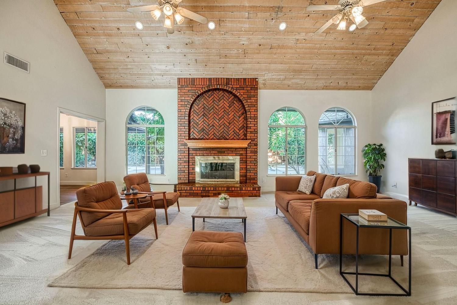 7258 N Channing Way, Fresno, CA 93711