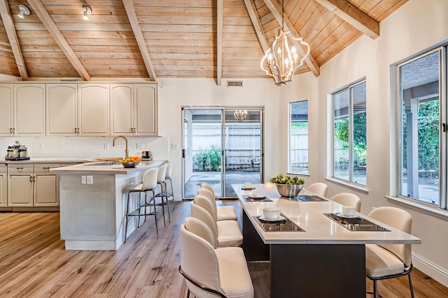 7258 N Channing Way, Fresno, CA 93711