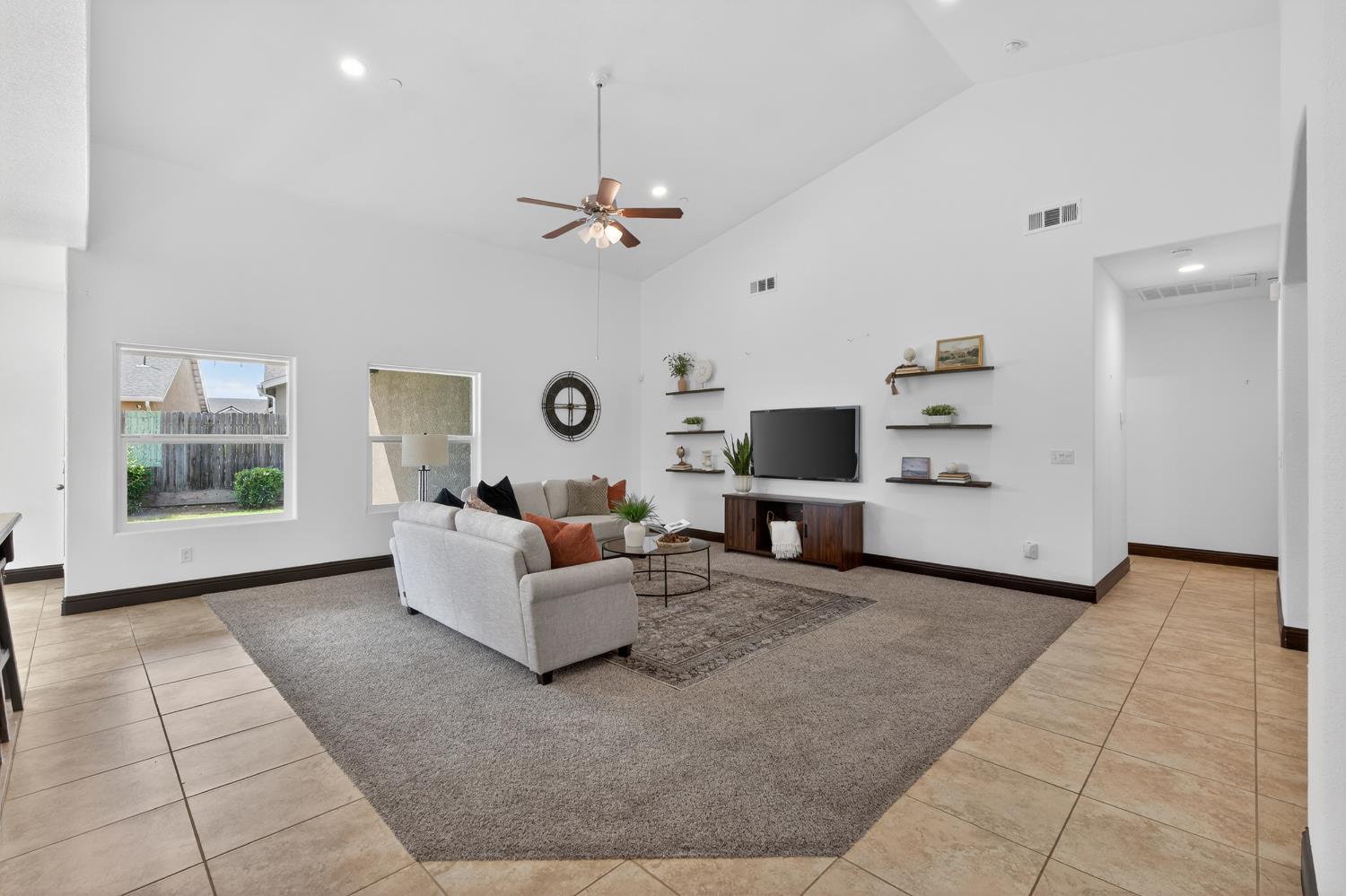 7233 W San Carlos Ave, Fresno, CA 93723