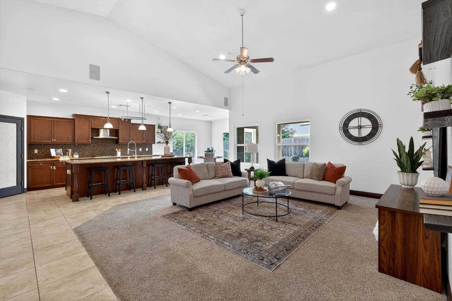 7233 W San Carlos Ave, Fresno, CA 93723