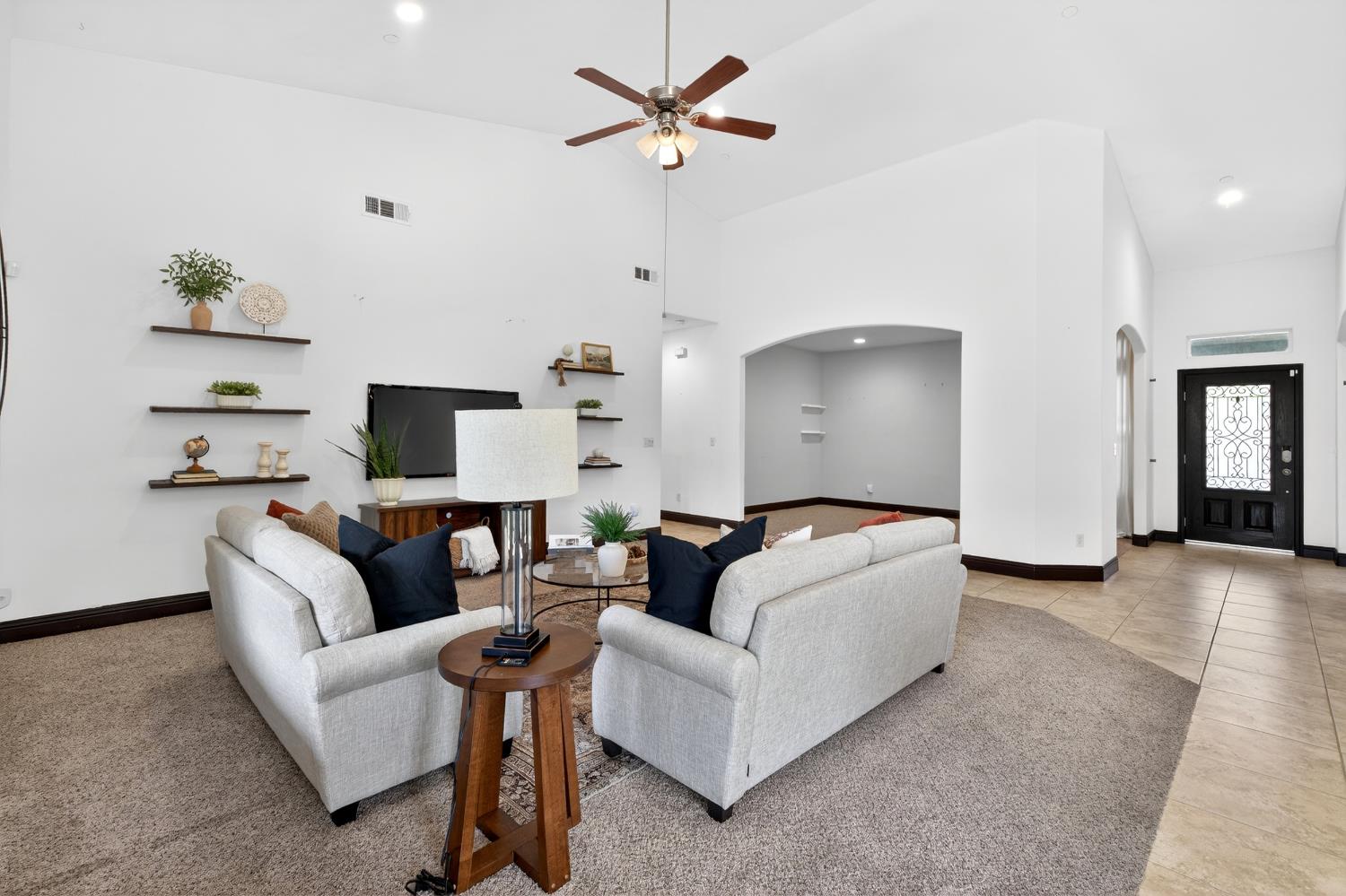 7233 W San Carlos Ave, Fresno, CA 93723