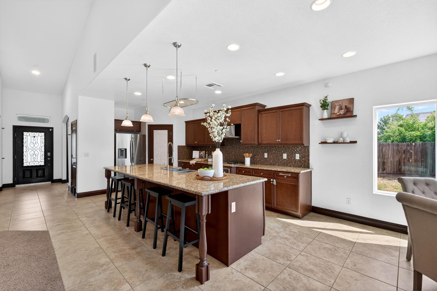 7233 W San Carlos Ave, Fresno, CA 93723