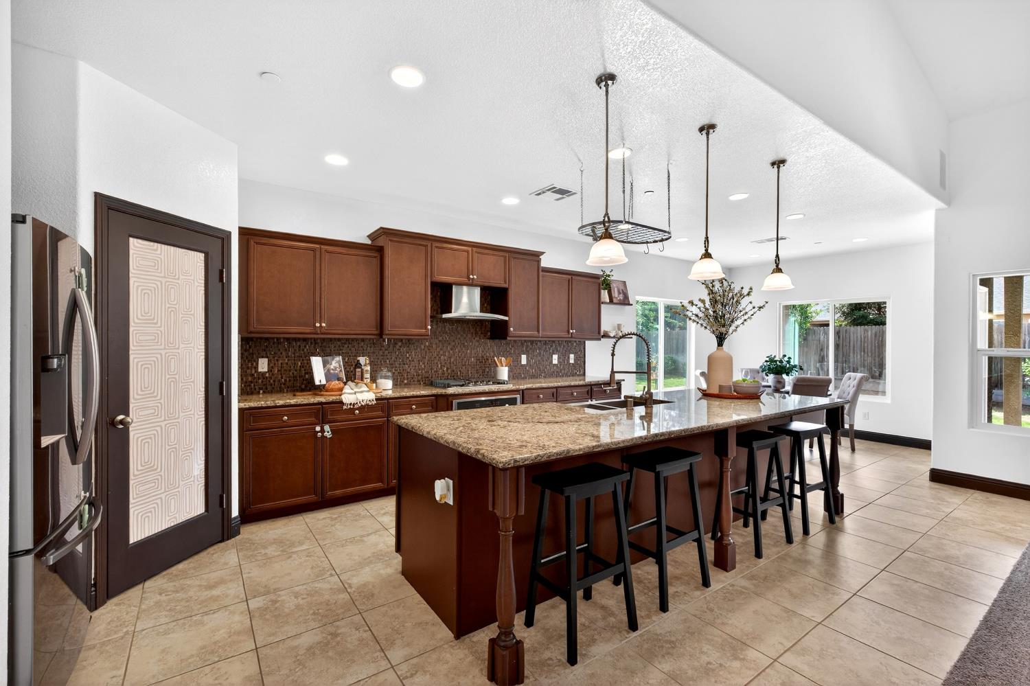 7233 W San Carlos Ave, Fresno, CA 93723