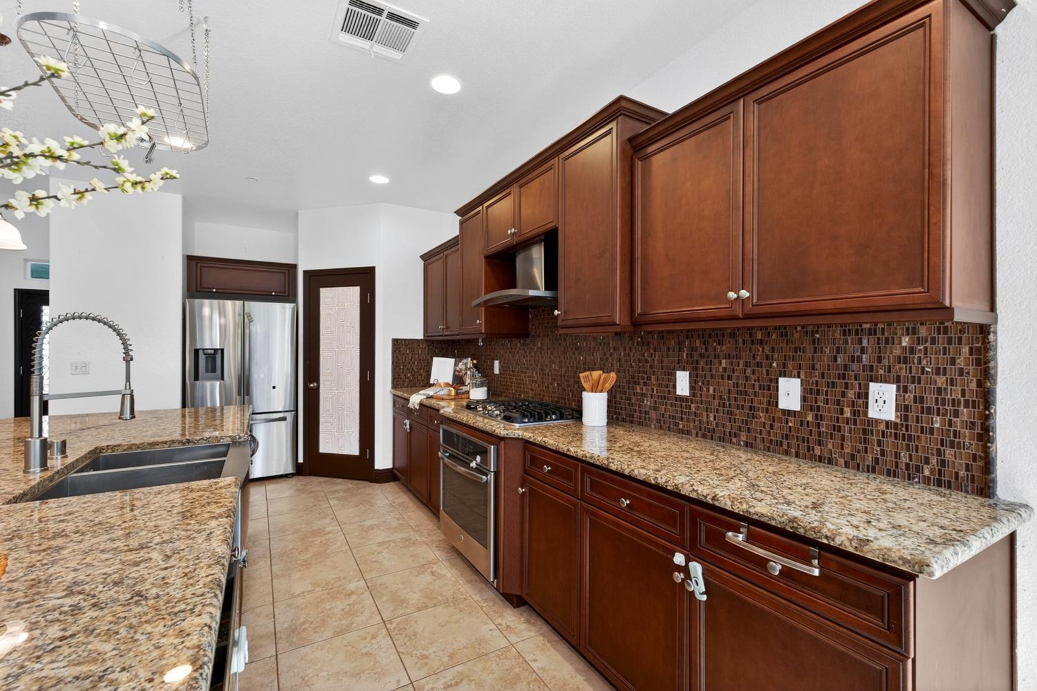 7233 W San Carlos Ave, Fresno, CA 93723