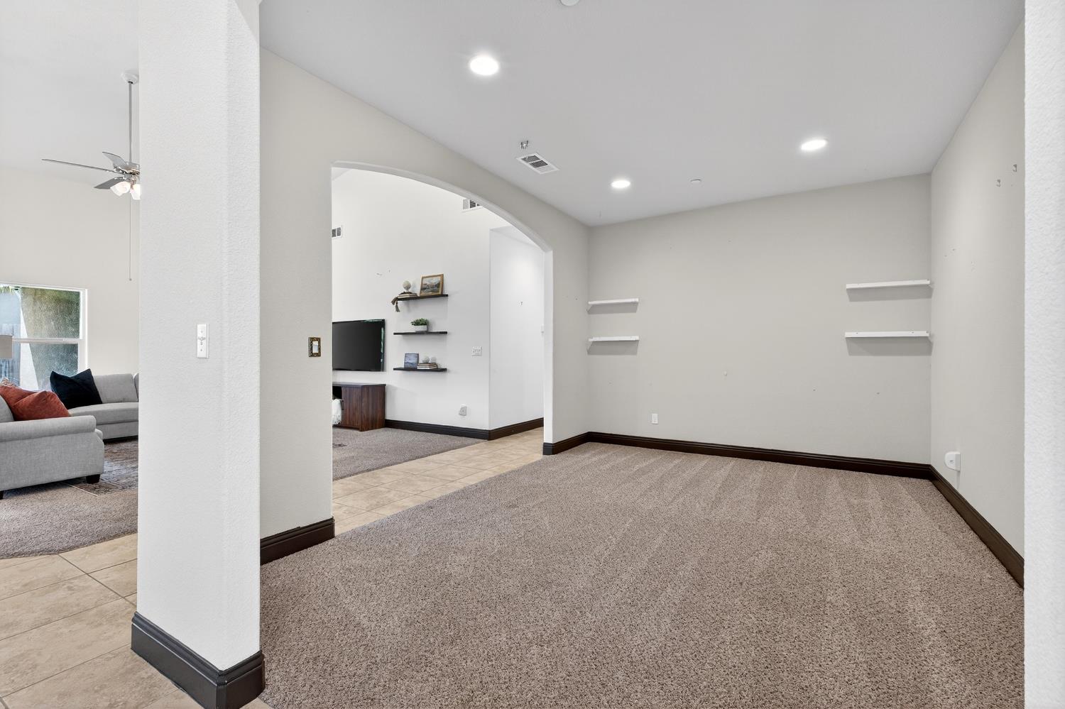 7233 W San Carlos Ave, Fresno, CA 93723