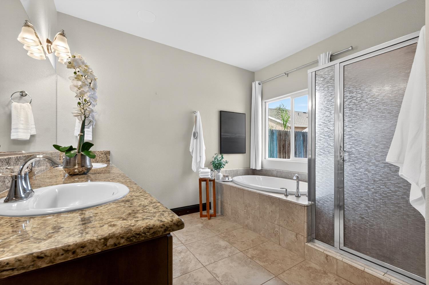 7233 W San Carlos Ave, Fresno, CA 93723