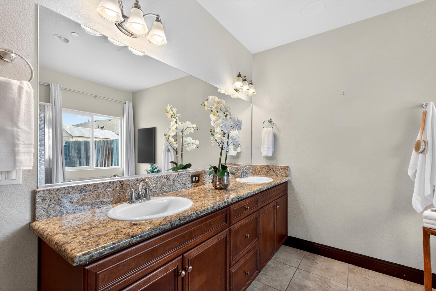 7233 W San Carlos Ave, Fresno, CA 93723