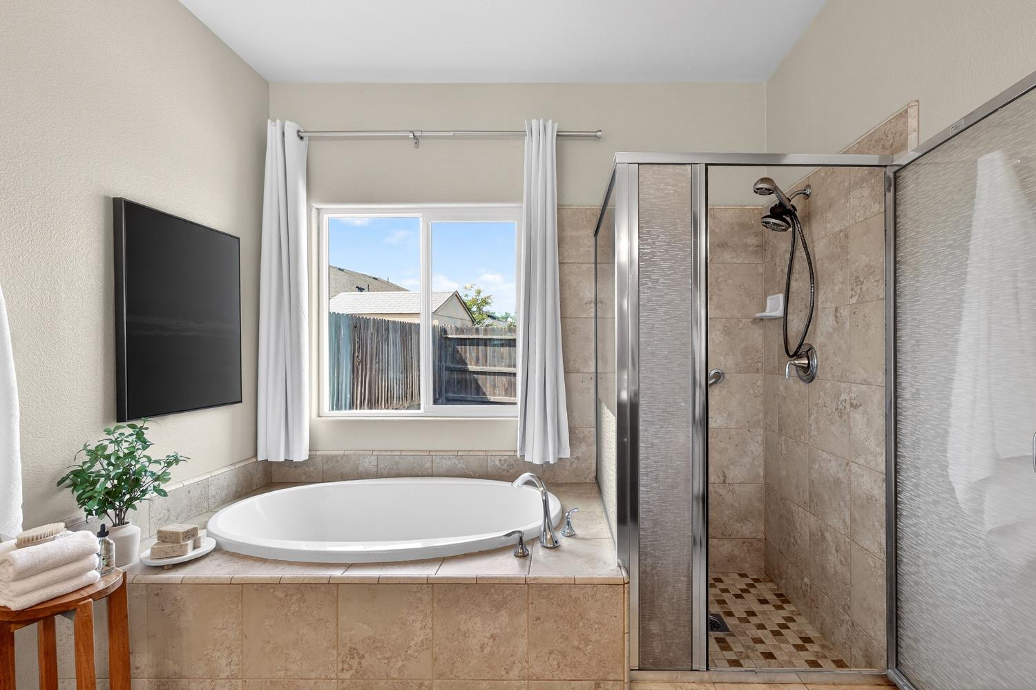 7233 W San Carlos Ave, Fresno, CA 93723