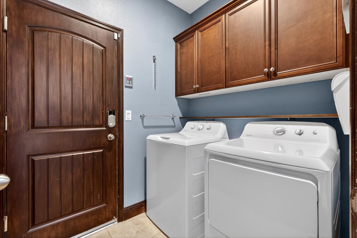 7233 W San Carlos Ave, Fresno, CA 93723