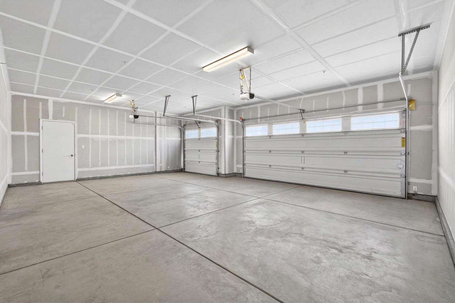 7233 W San Carlos Ave, Fresno, CA 93723