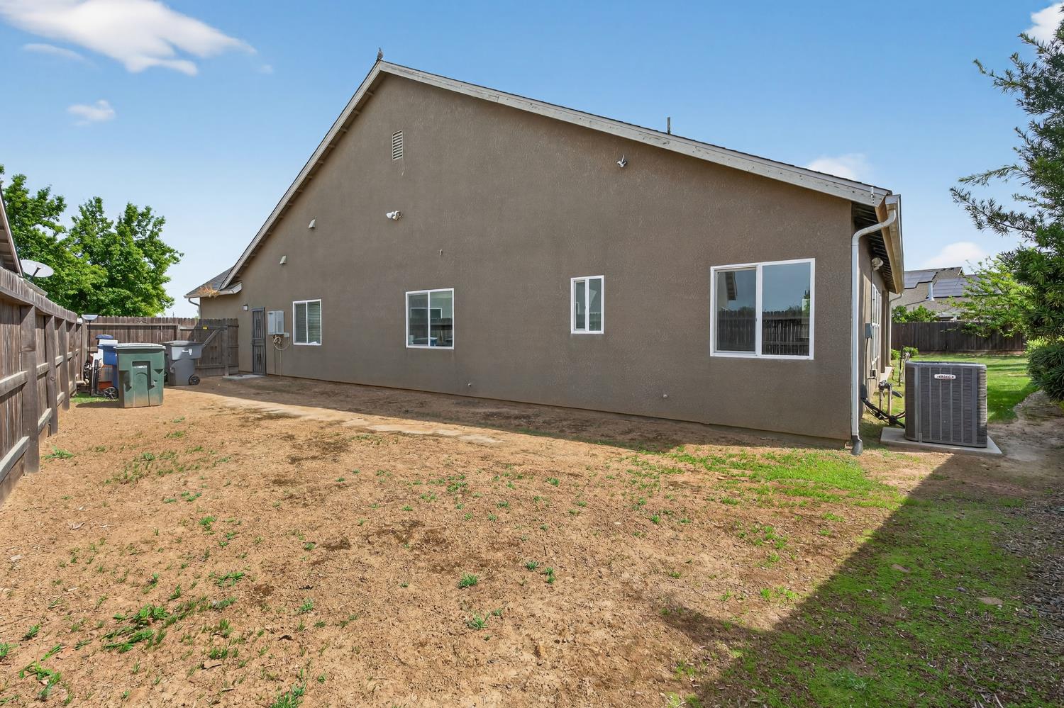 7233 W San Carlos Ave, Fresno, CA 93723