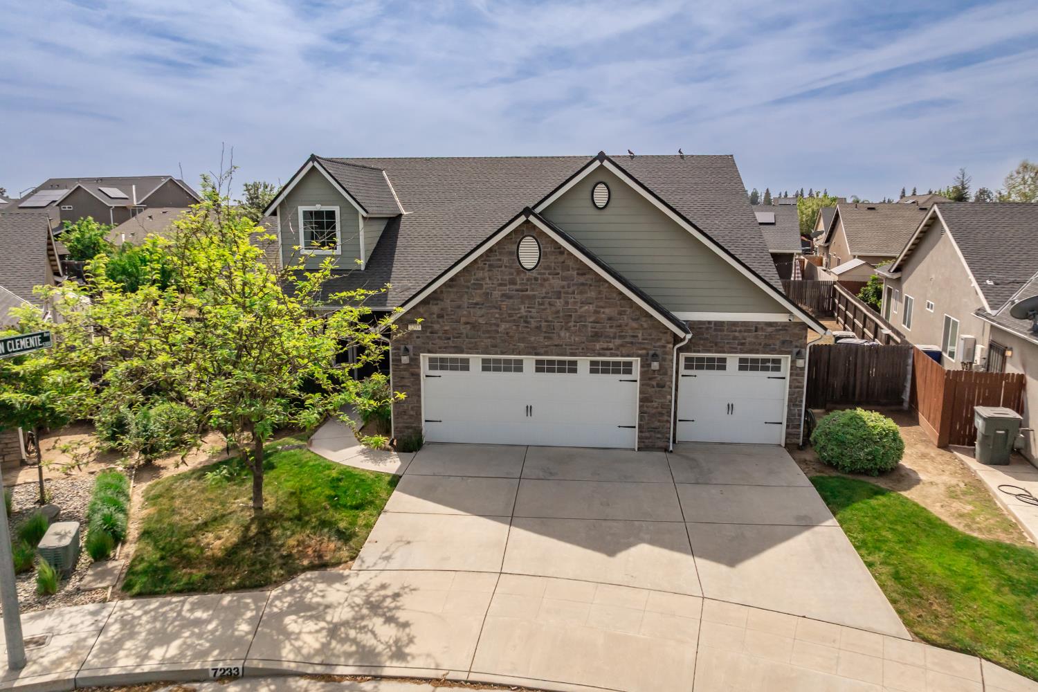 7233 W San Carlos Ave, Fresno, CA 93723