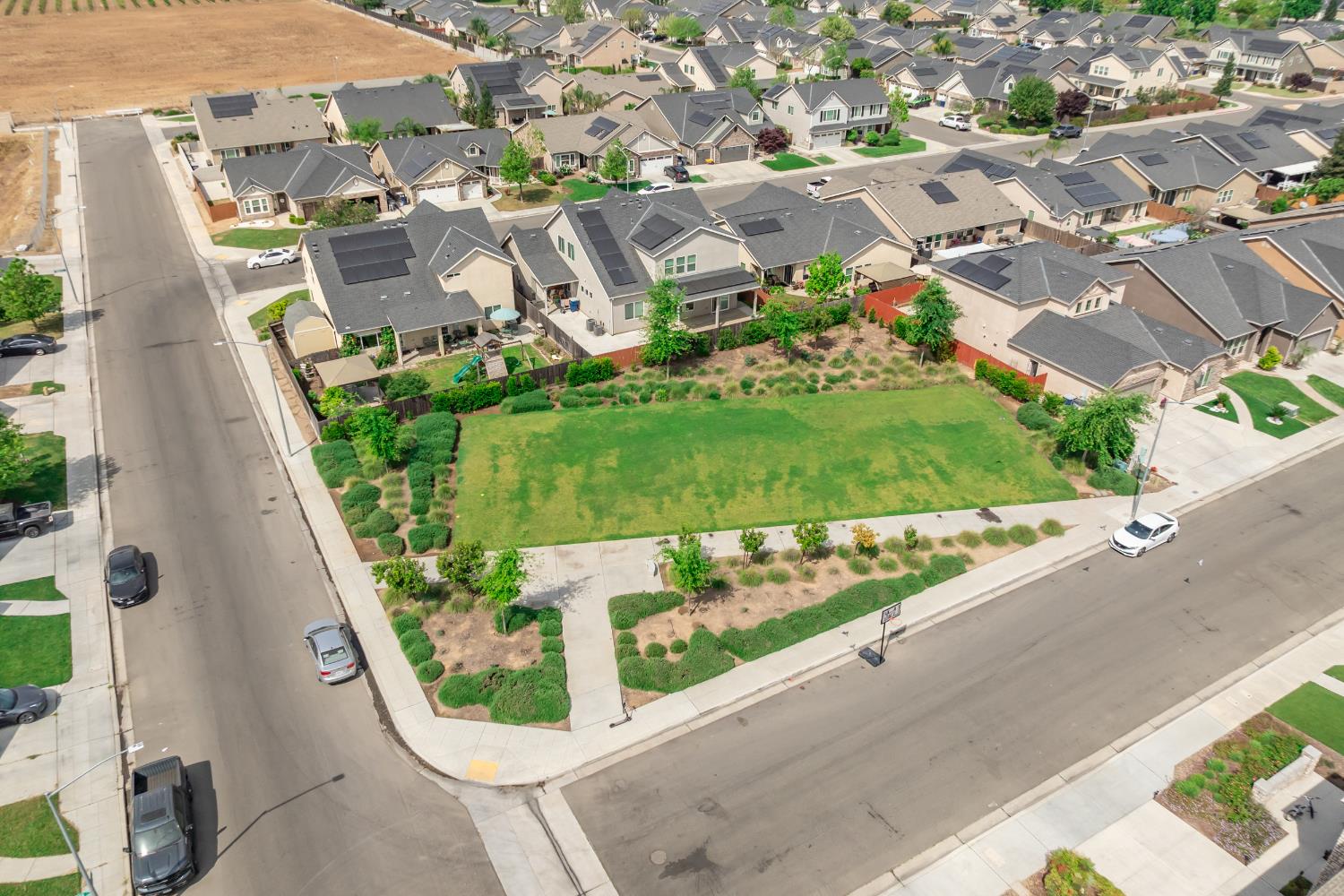 7233 W San Carlos Ave, Fresno, CA 93723