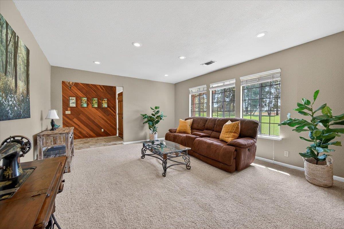 11640 E Sierra Ave, Clovis, CA 93619