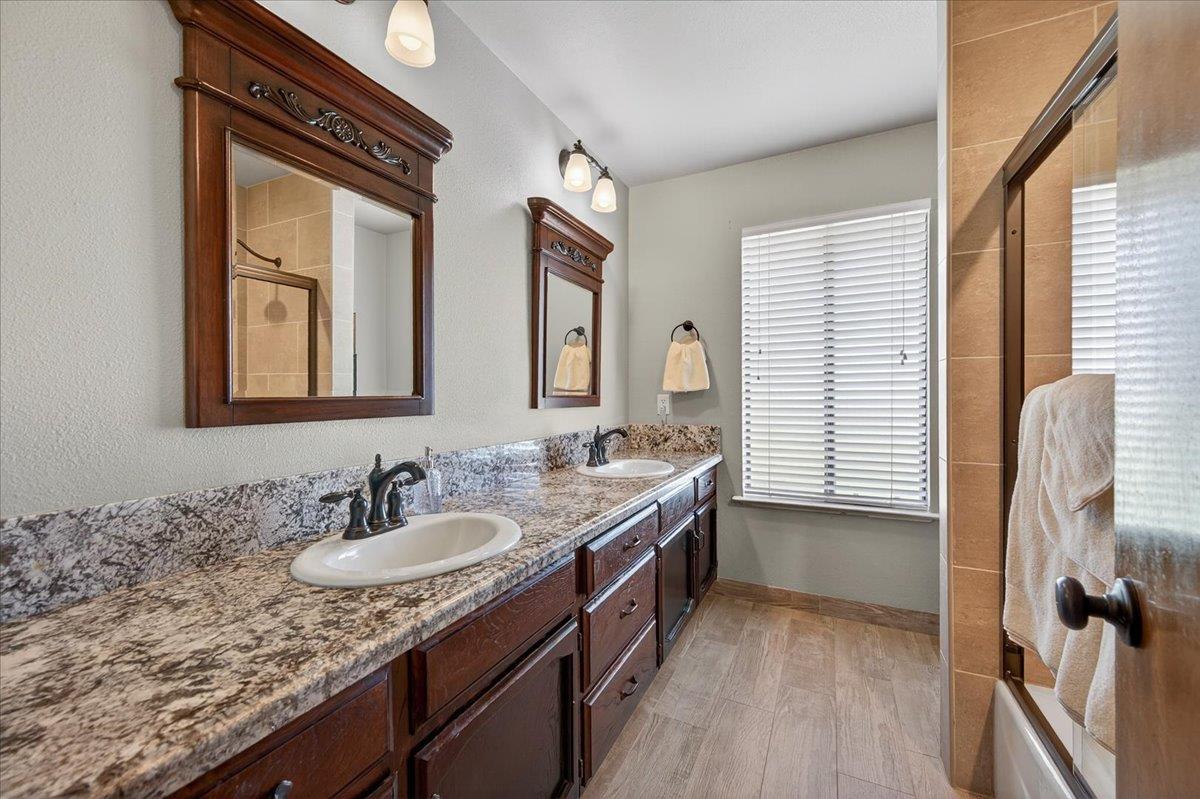 11640 E Sierra Ave, Clovis, CA 93619