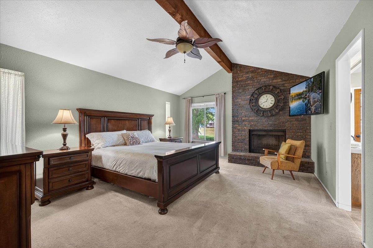 11640 E Sierra Ave, Clovis, CA 93619