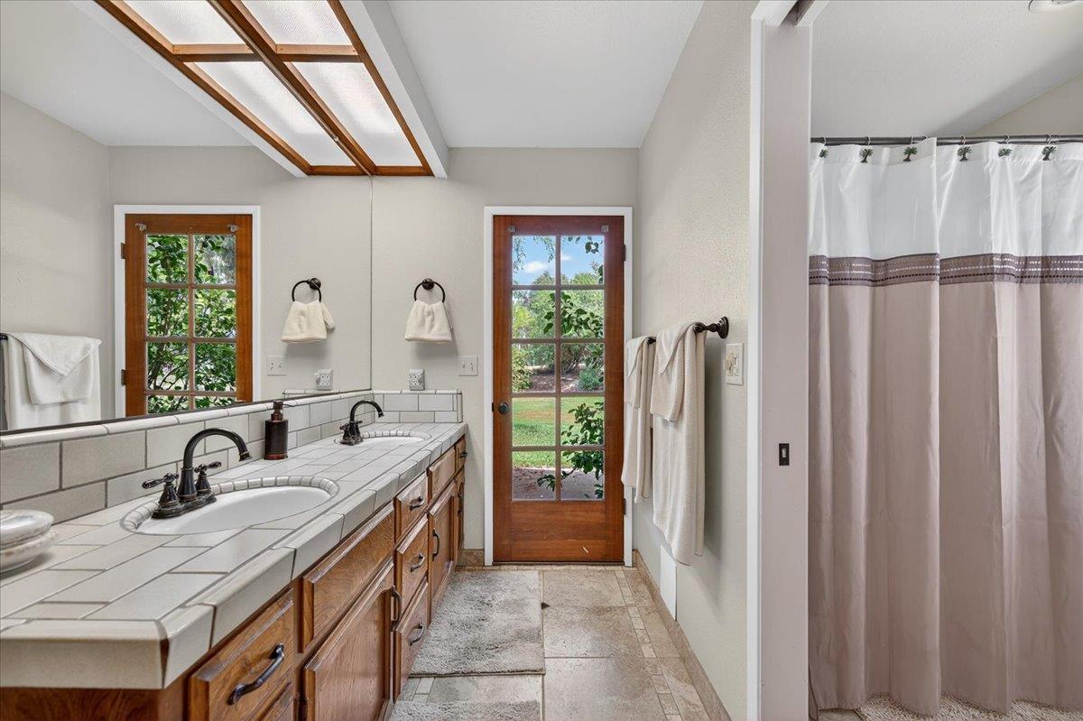 11640 E Sierra Ave, Clovis, CA 93619