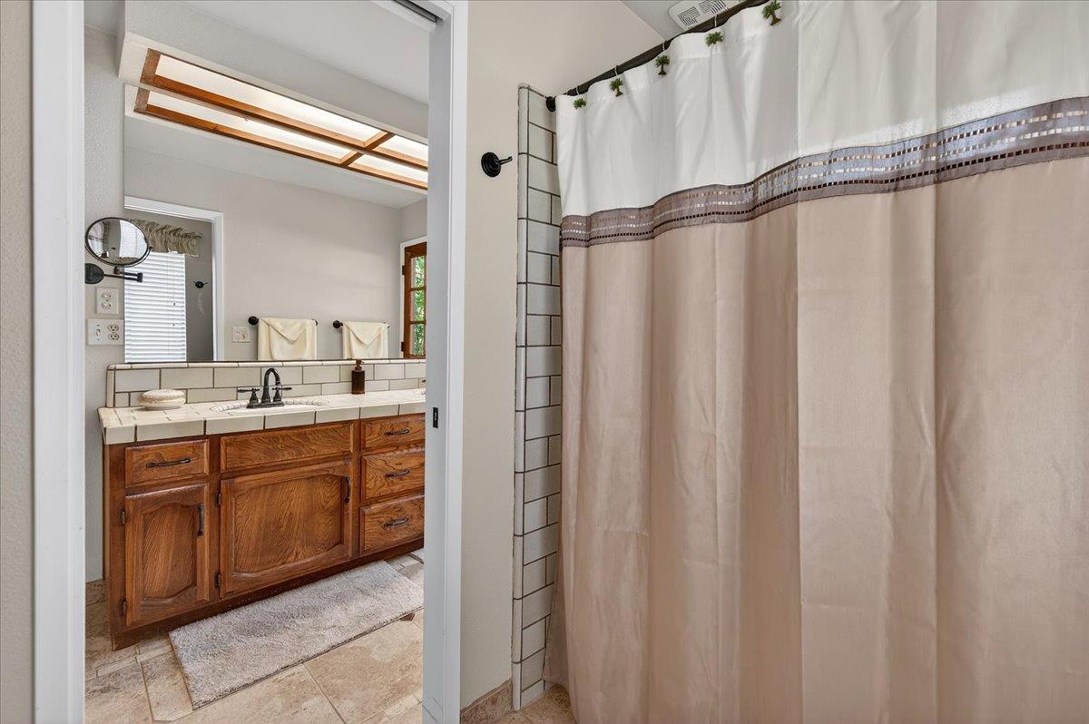 11640 E Sierra Ave, Clovis, CA 93619