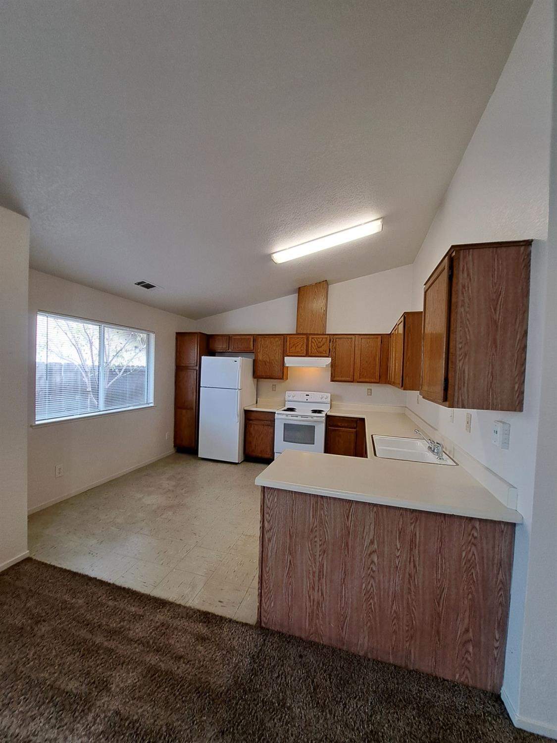 12486 Georgia Ln, Madera, CA 93637