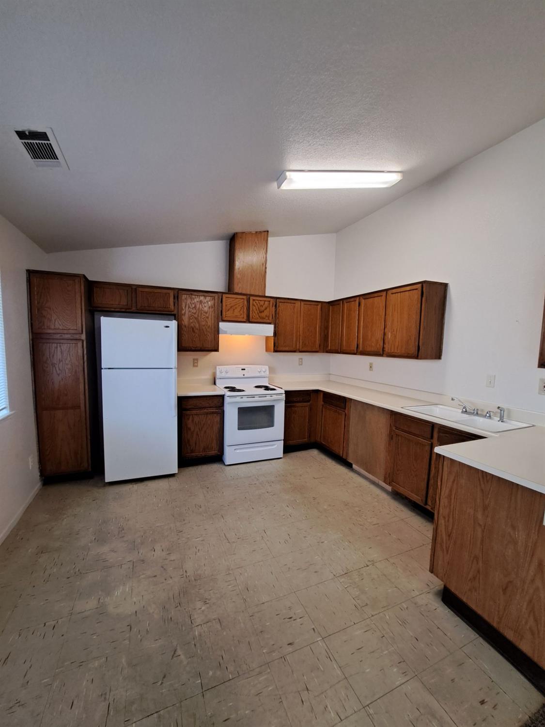 12486 Georgia Ln, Madera, CA 93637
