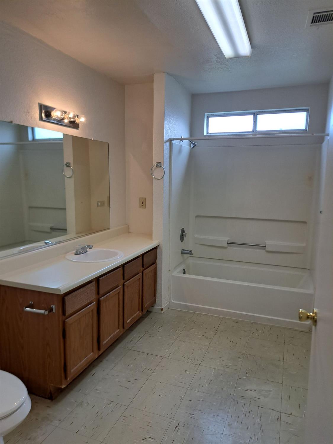 12486 Georgia Ln, Madera, CA 93637