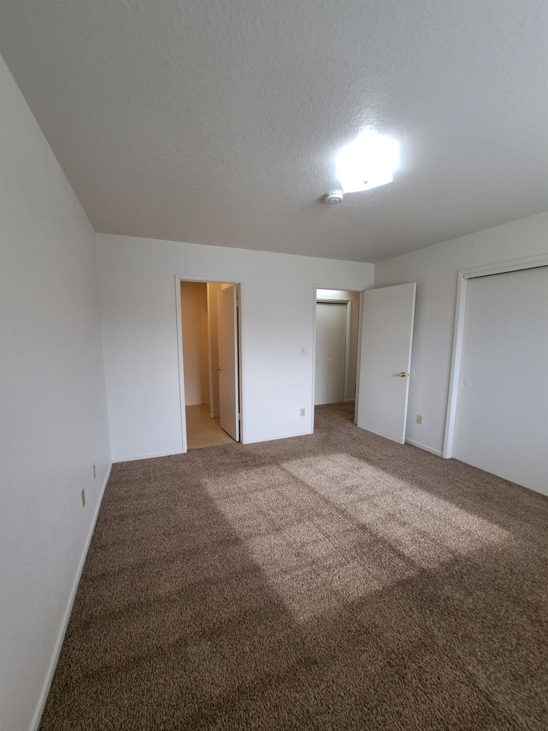 12486 Georgia Ln, Madera, CA 93637