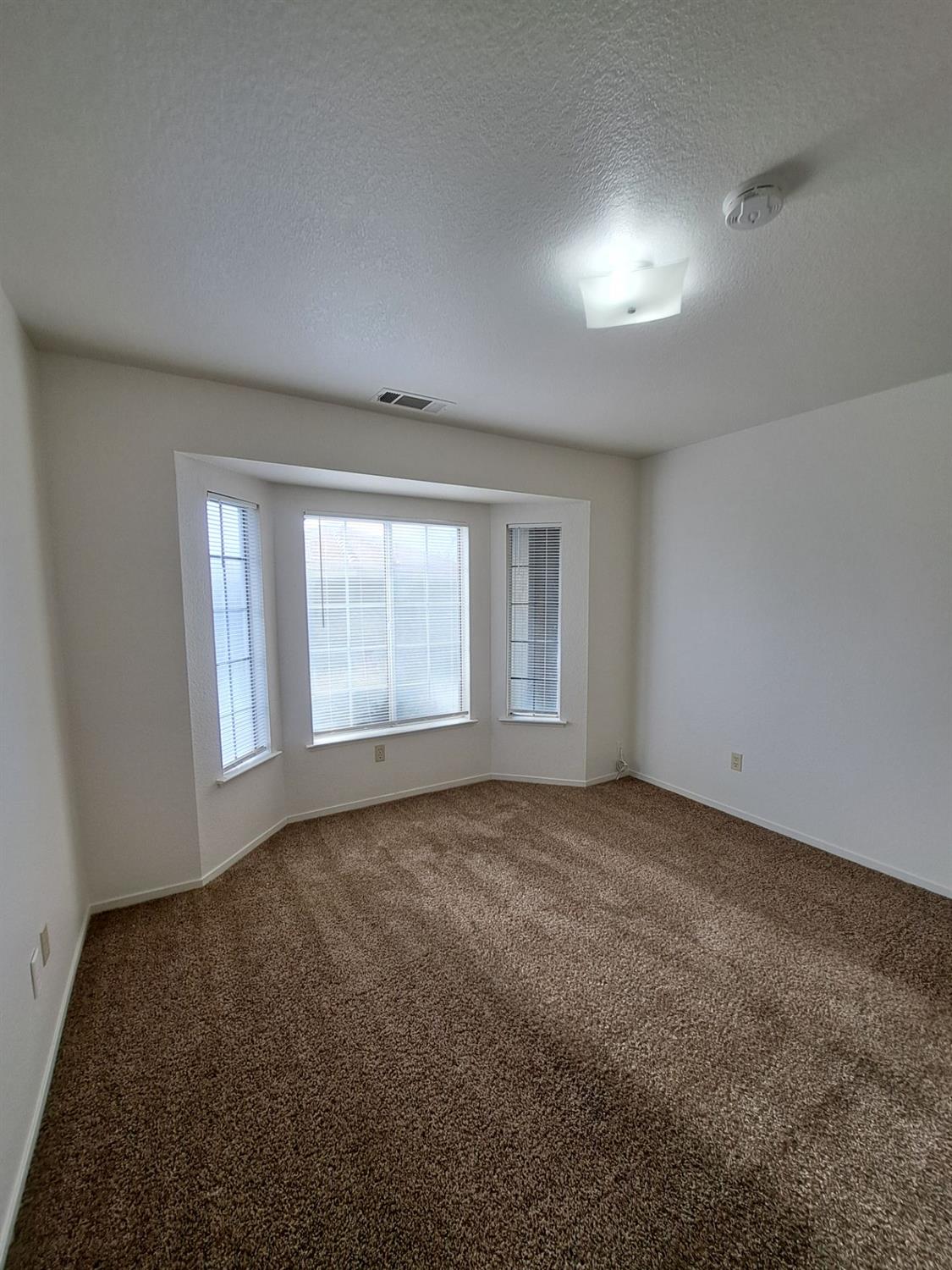 12486 Georgia Ln, Madera, CA 93637
