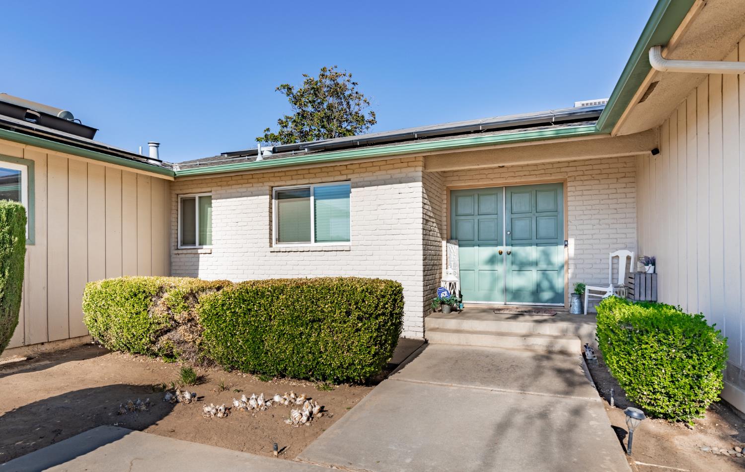 911 Stanford Ave, Clovis, CA 93611