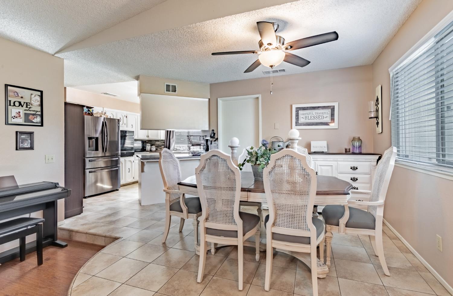 911 Stanford Ave, Clovis, CA 93611