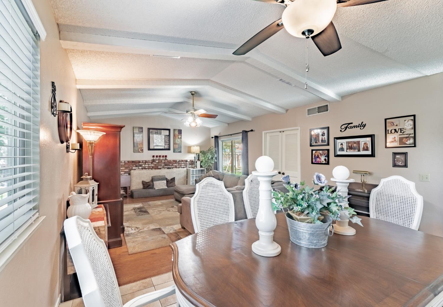 911 Stanford Ave, Clovis, CA 93611