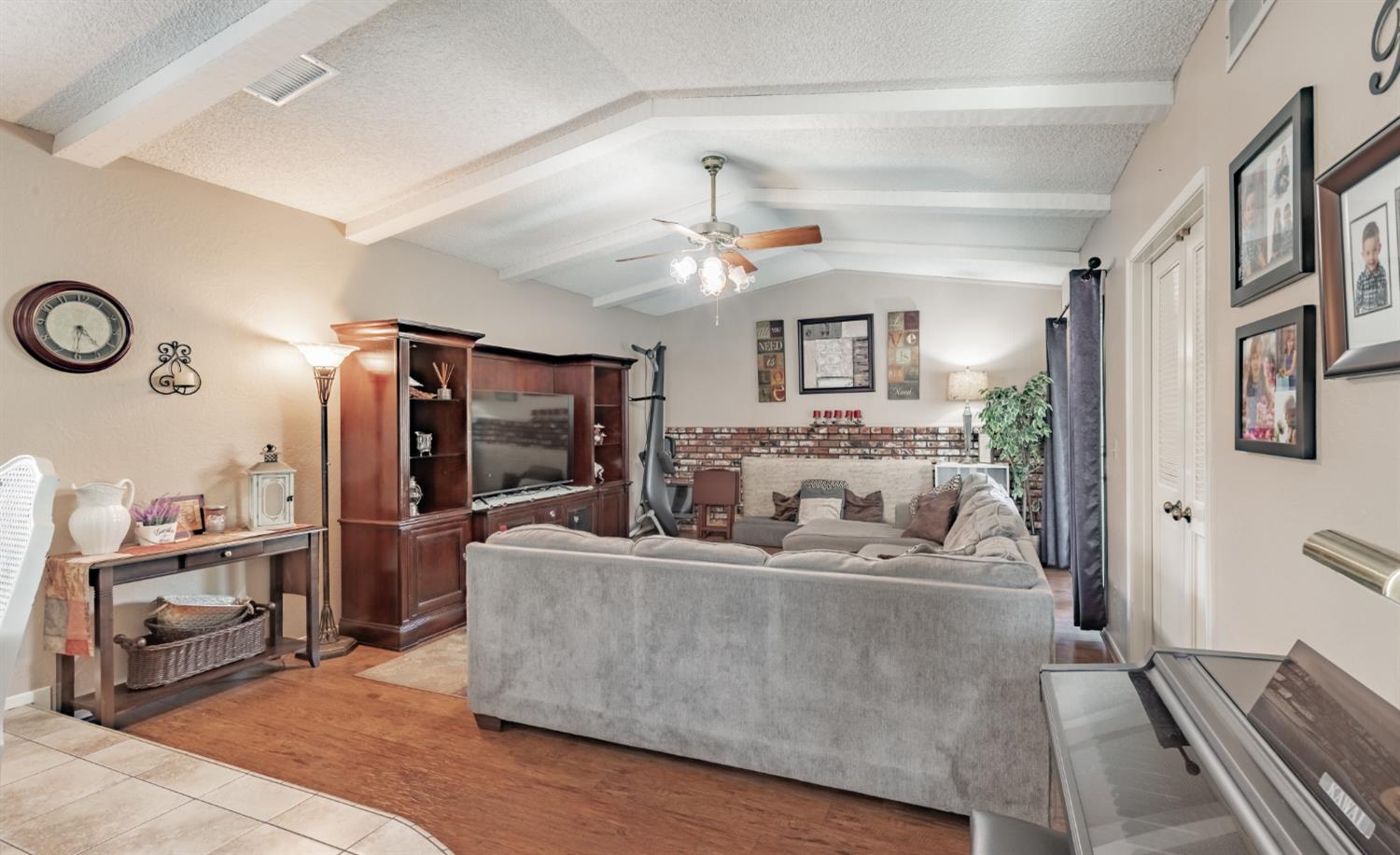 911 Stanford Ave, Clovis, CA 93611