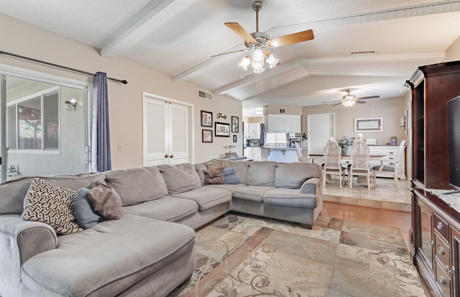 911 Stanford Ave, Clovis, CA 93611