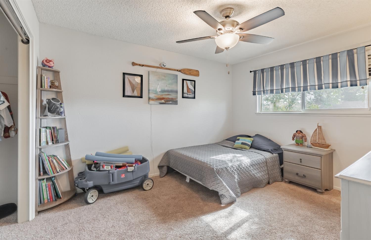 911 Stanford Ave, Clovis, CA 93611