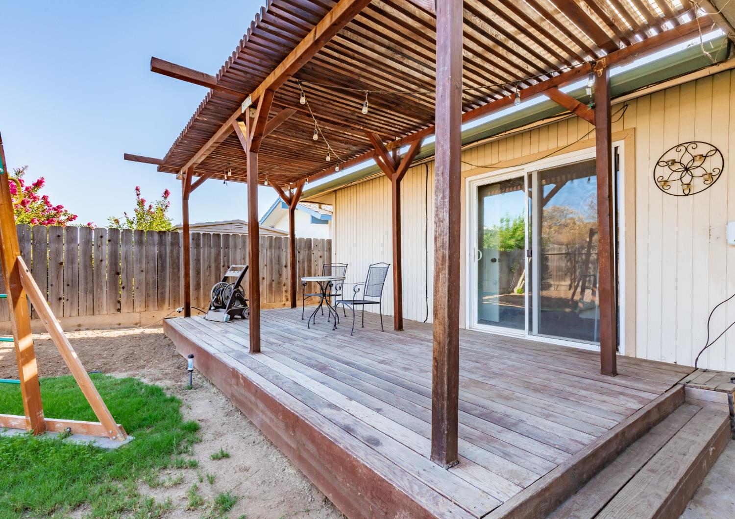 911 Stanford Ave, Clovis, CA 93611