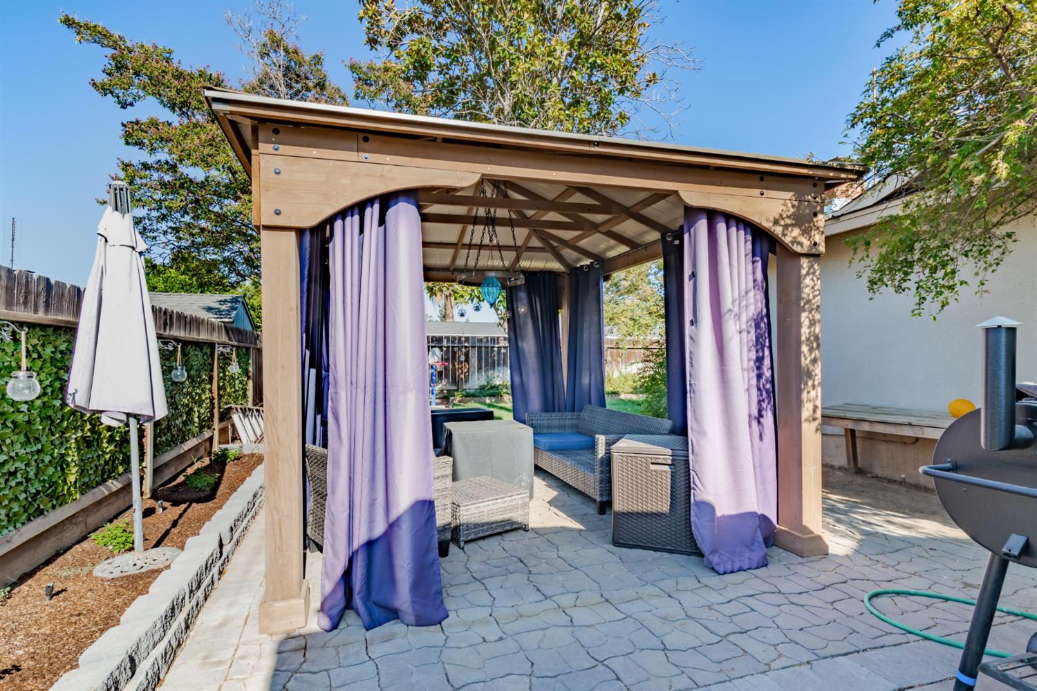 911 Stanford Ave, Clovis, CA 93611