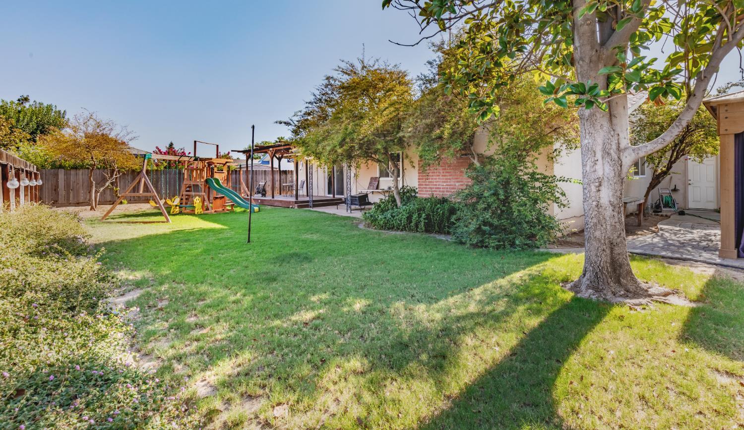 911 Stanford Ave, Clovis, CA 93611