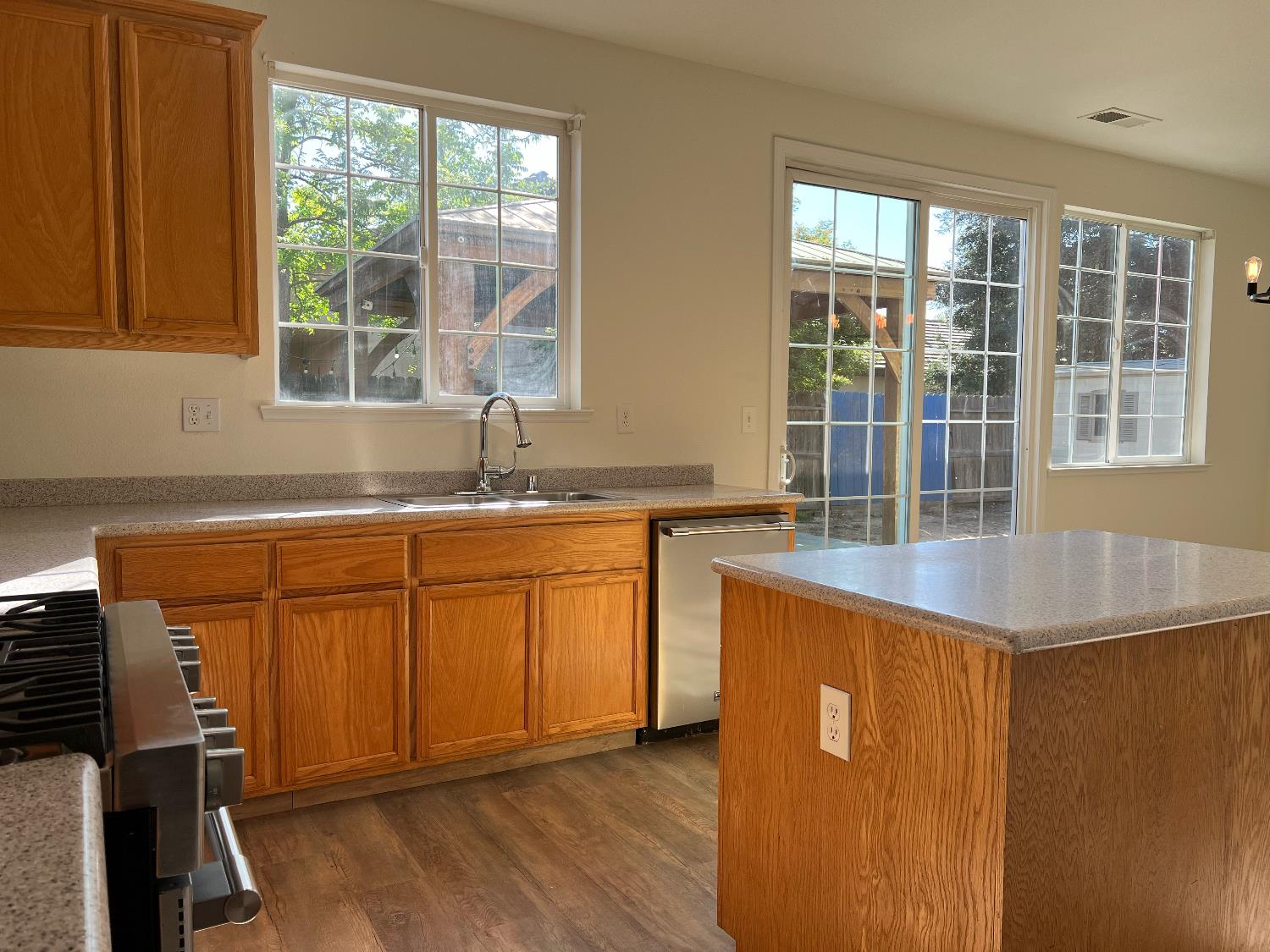 2150 N Rosendo Ave, Fresno, CA 93722