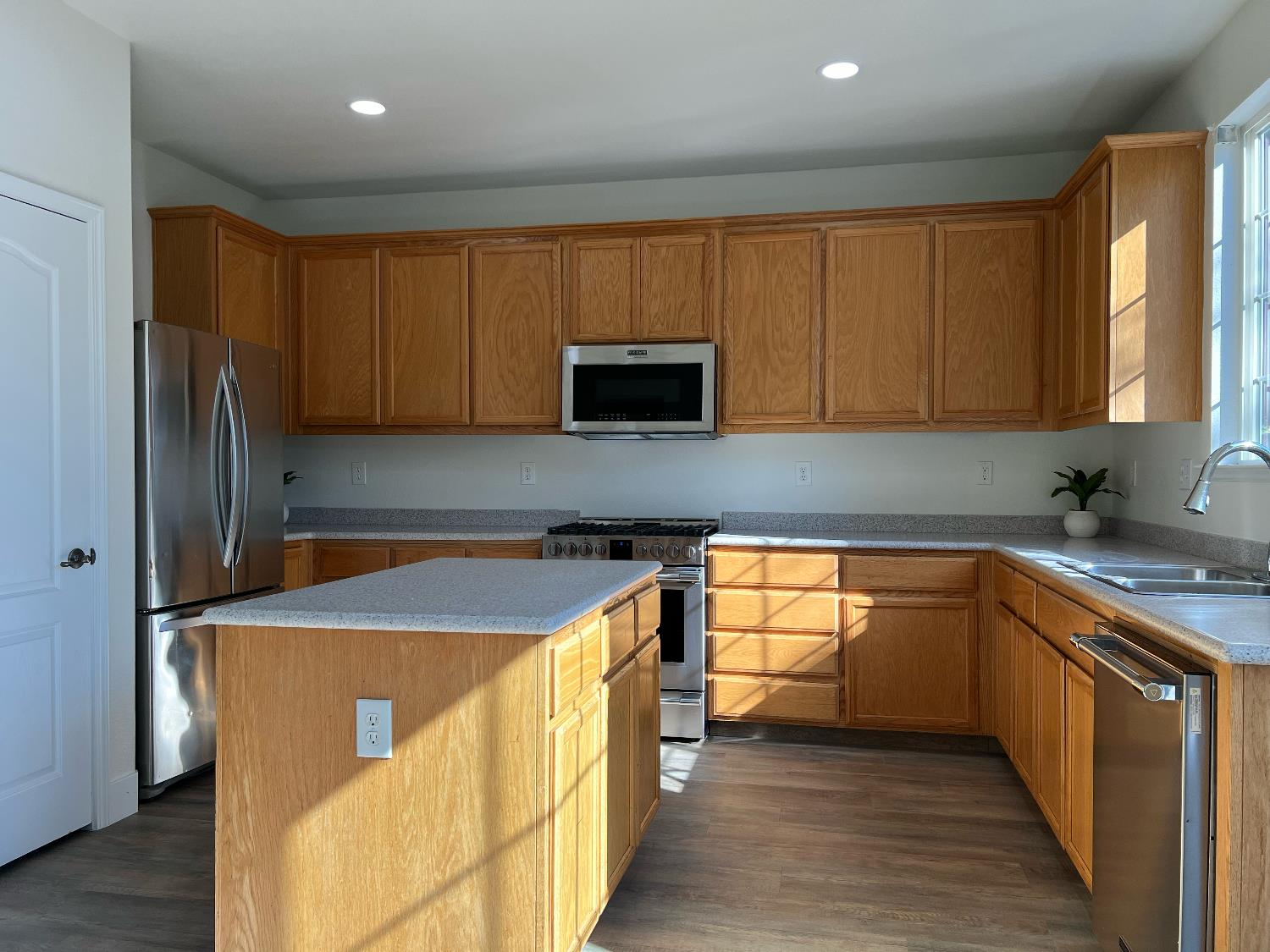 2150 N Rosendo Ave, Fresno, CA 93722