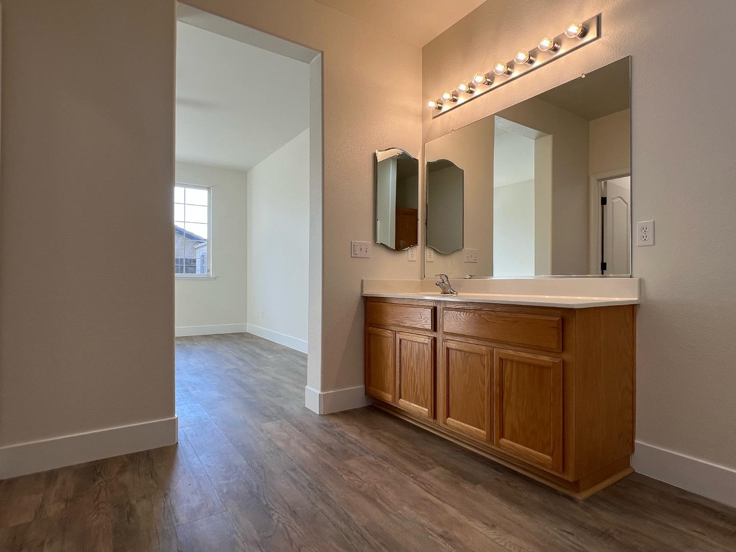 2150 N Rosendo Ave, Fresno, CA 93722