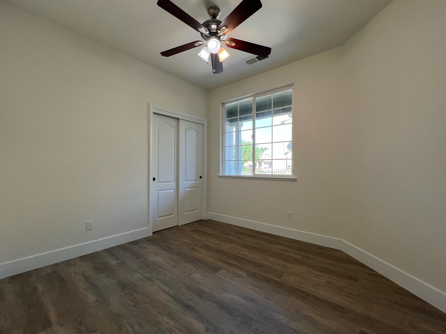 2150 N Rosendo Ave, Fresno, CA 93722