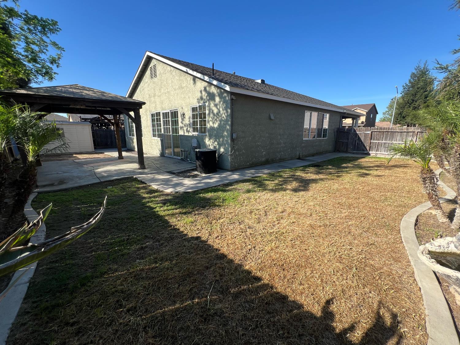 2150 N Rosendo Ave, Fresno, CA 93722