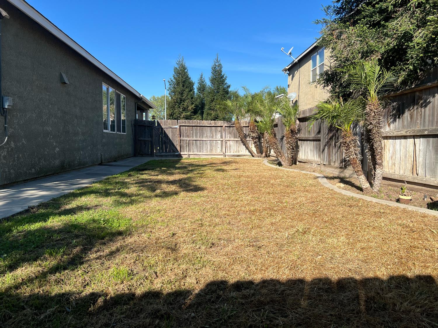 2150 N Rosendo Ave, Fresno, CA 93722