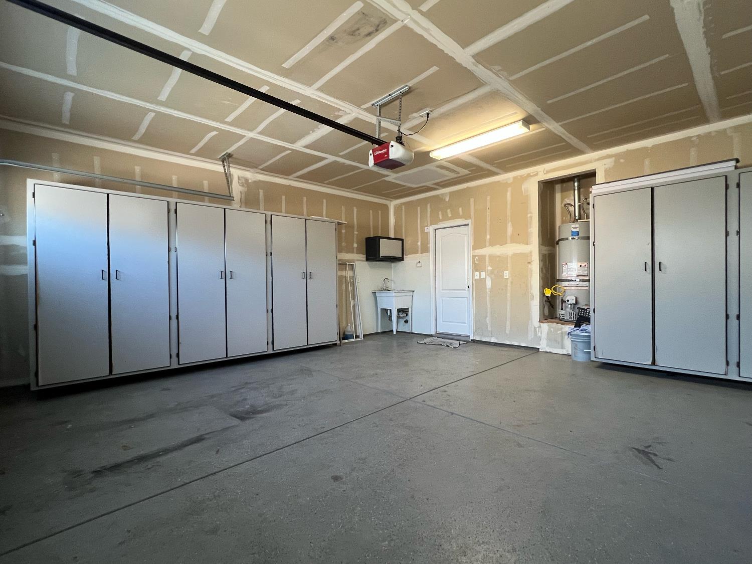 2150 N Rosendo Ave, Fresno, CA 93722