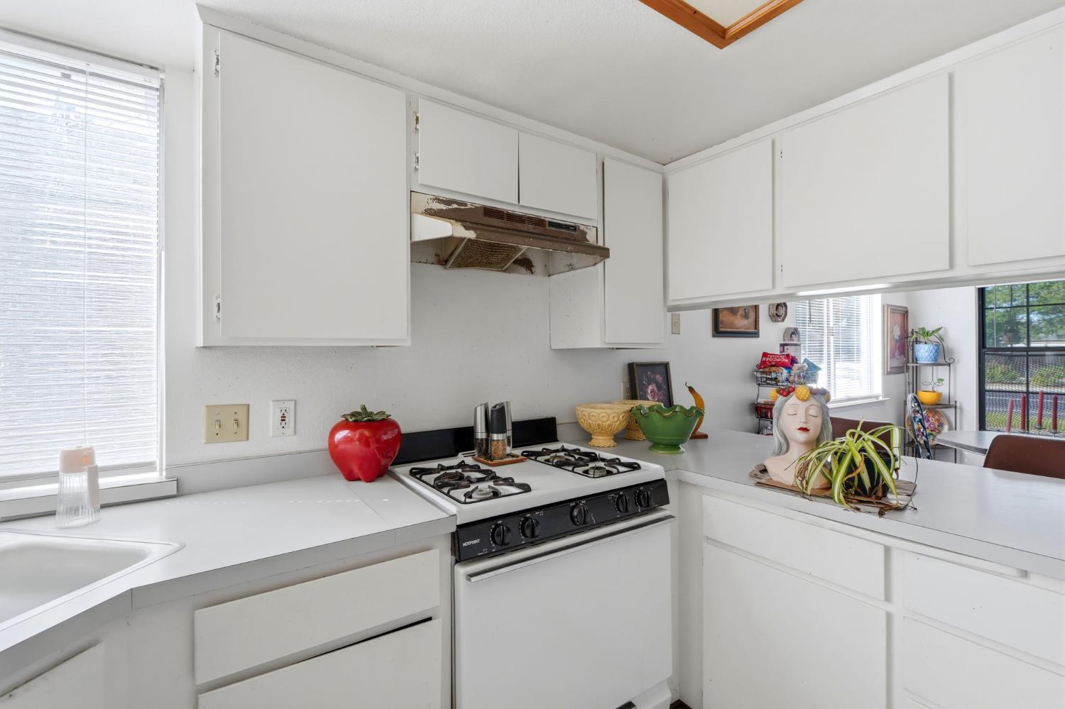 2301 N 10Th Ave, Hanford, CA 93230