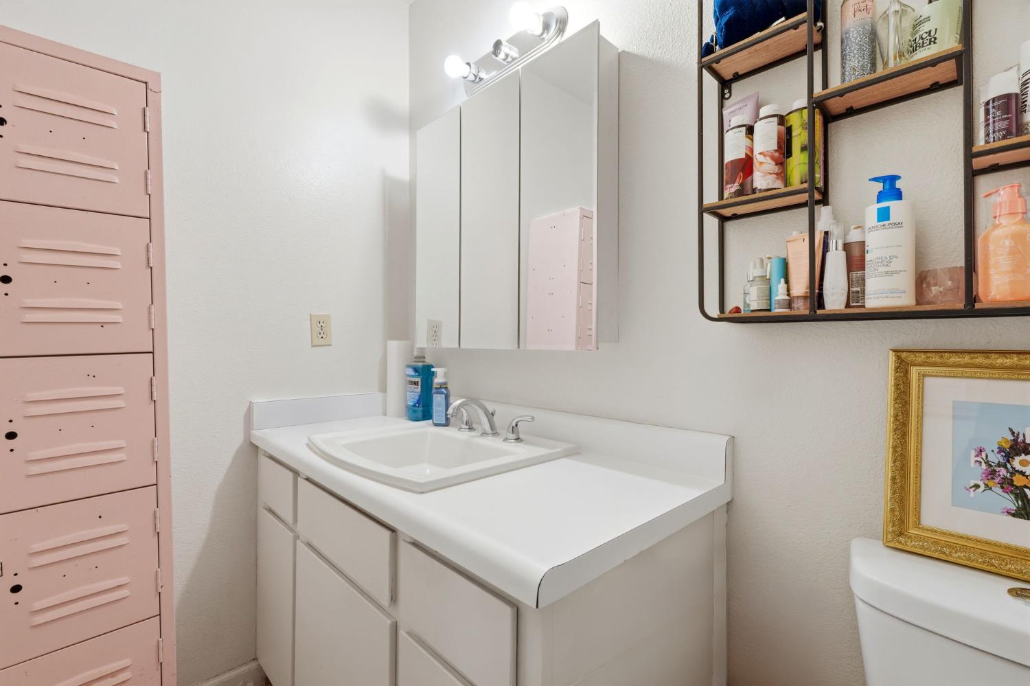 2301 N 10Th Ave, Hanford, CA 93230