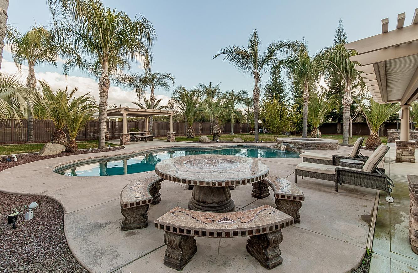 7010 S Frankwood Ave, Reedley, CA 93654